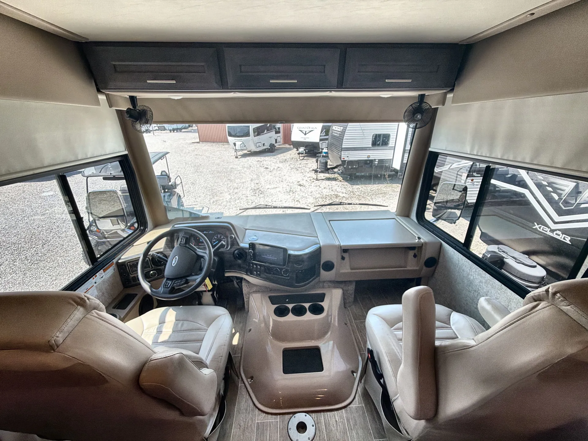 2021 Thor Motor Coach Miramar 34.6 — living area main