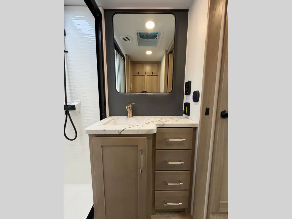 2026 Keystone Raptor 420, Photos photo 18