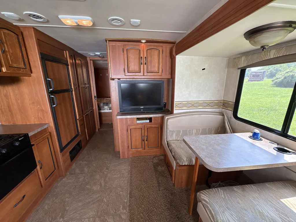 2010 Coachmen Mirada 35DS, Photos photo 14
