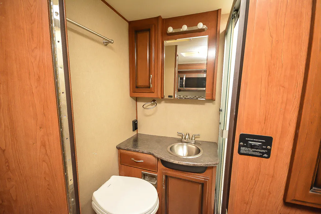 2017 Fleetwood Flair 30P, Photos photo 20