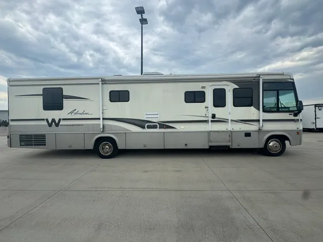 2001 Winnebago Adventurer 35U - Photo 4