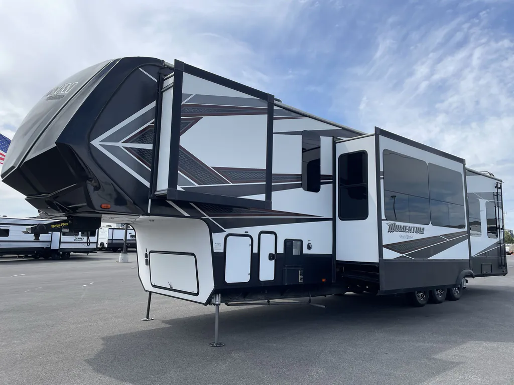 2019 Grand Design Momentum 399TH, Photos photo 6
