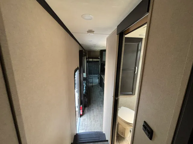 2018 Dutchmen Voltage Triton 3551, Photos photo 43