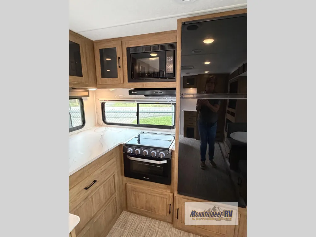 2024 Coachmen Freedom Express Ultra Lite 274RKS, Photos photo 34