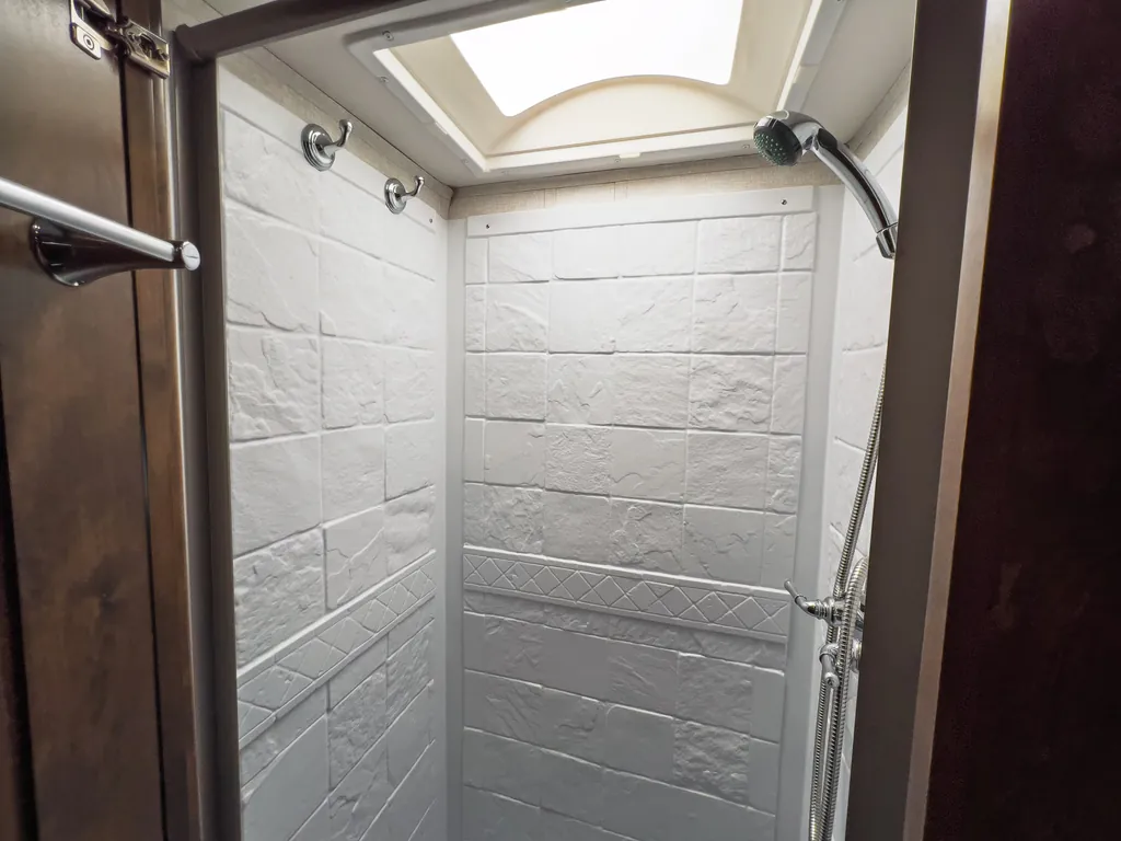 2019 Tiffin Wayfarer 24 TW, Photos photo 14