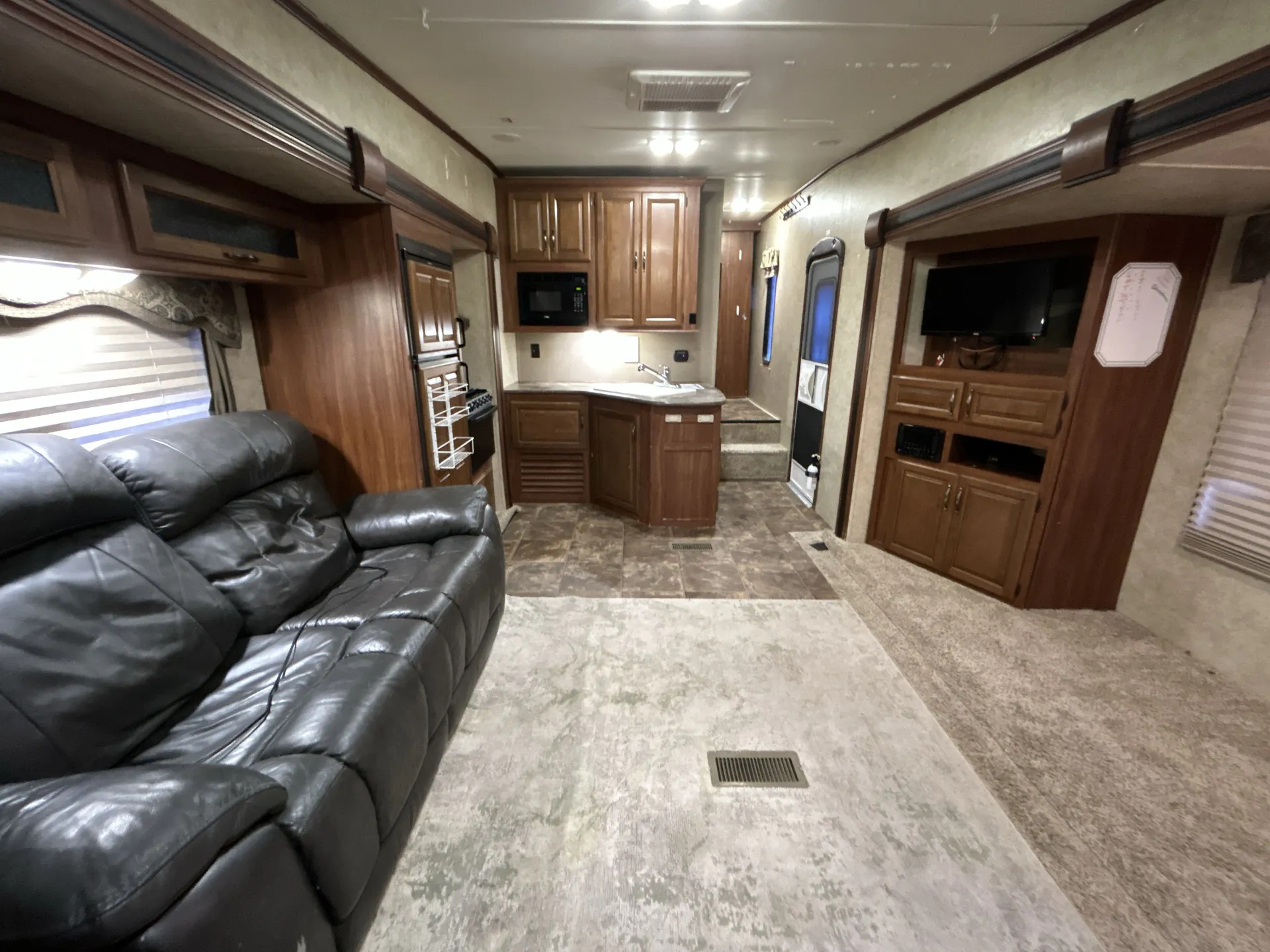 2014 Keystone Cougar Half-Ton 28SGS — off campside