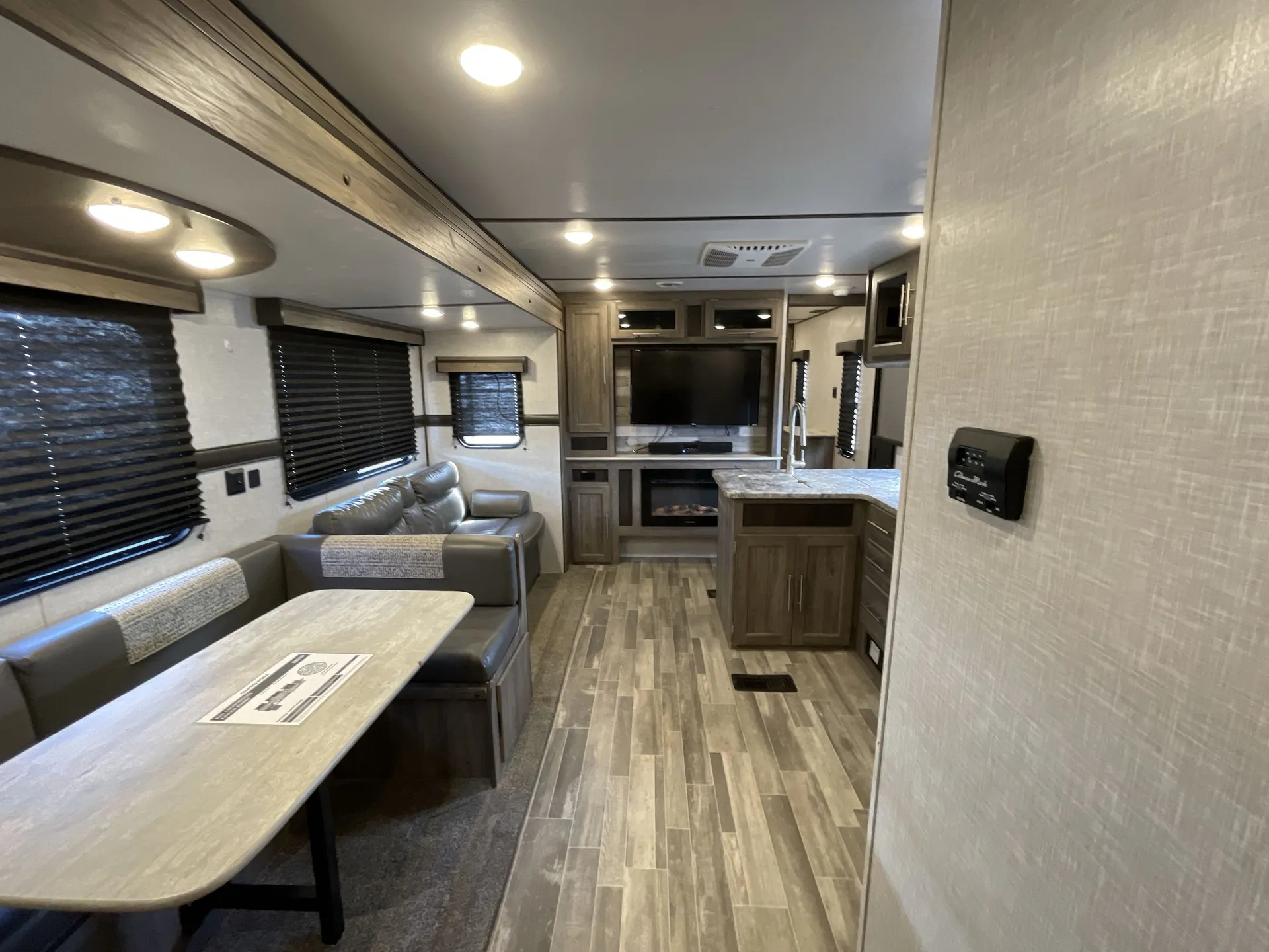 2021 CrossRoads Zinger 340BH — living area main