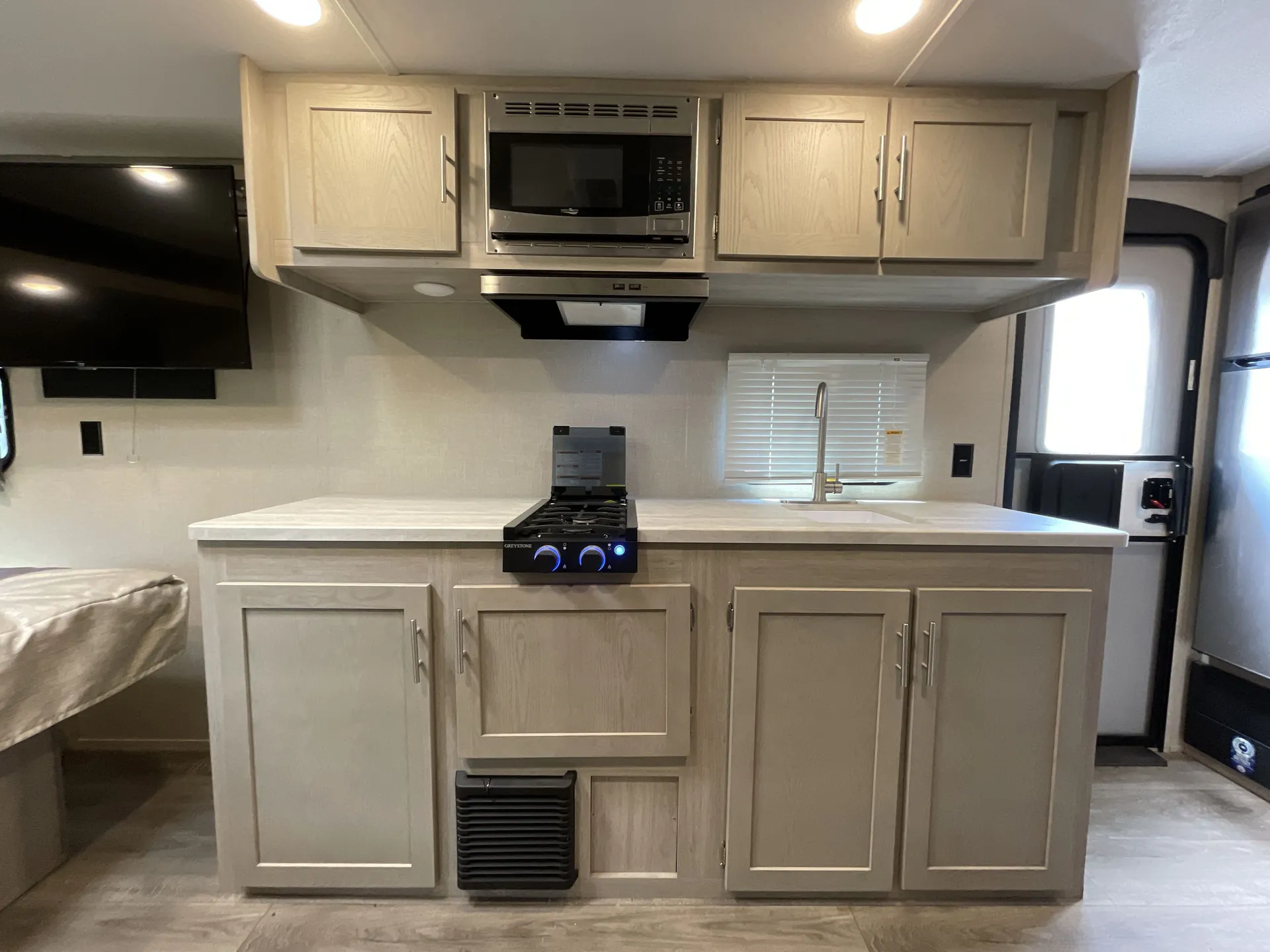 2022 Coachmen Catalina Summit 184FQS — living area main
