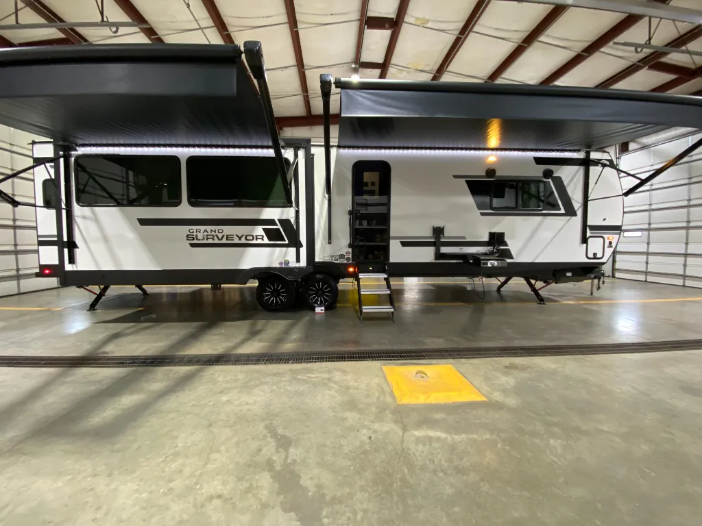 2027 Forest River Grand Surveyor 305RLBS