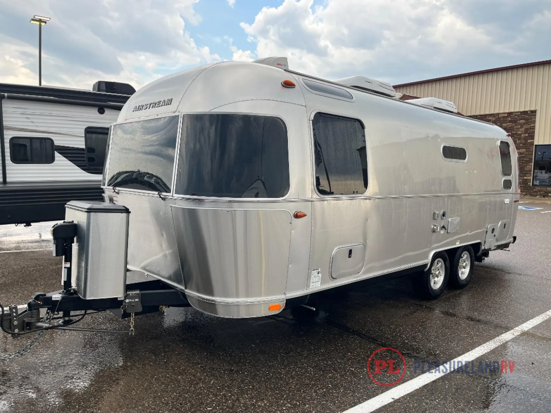 2023 Airstream Flying Cloud 25RB Twin - Photo 4