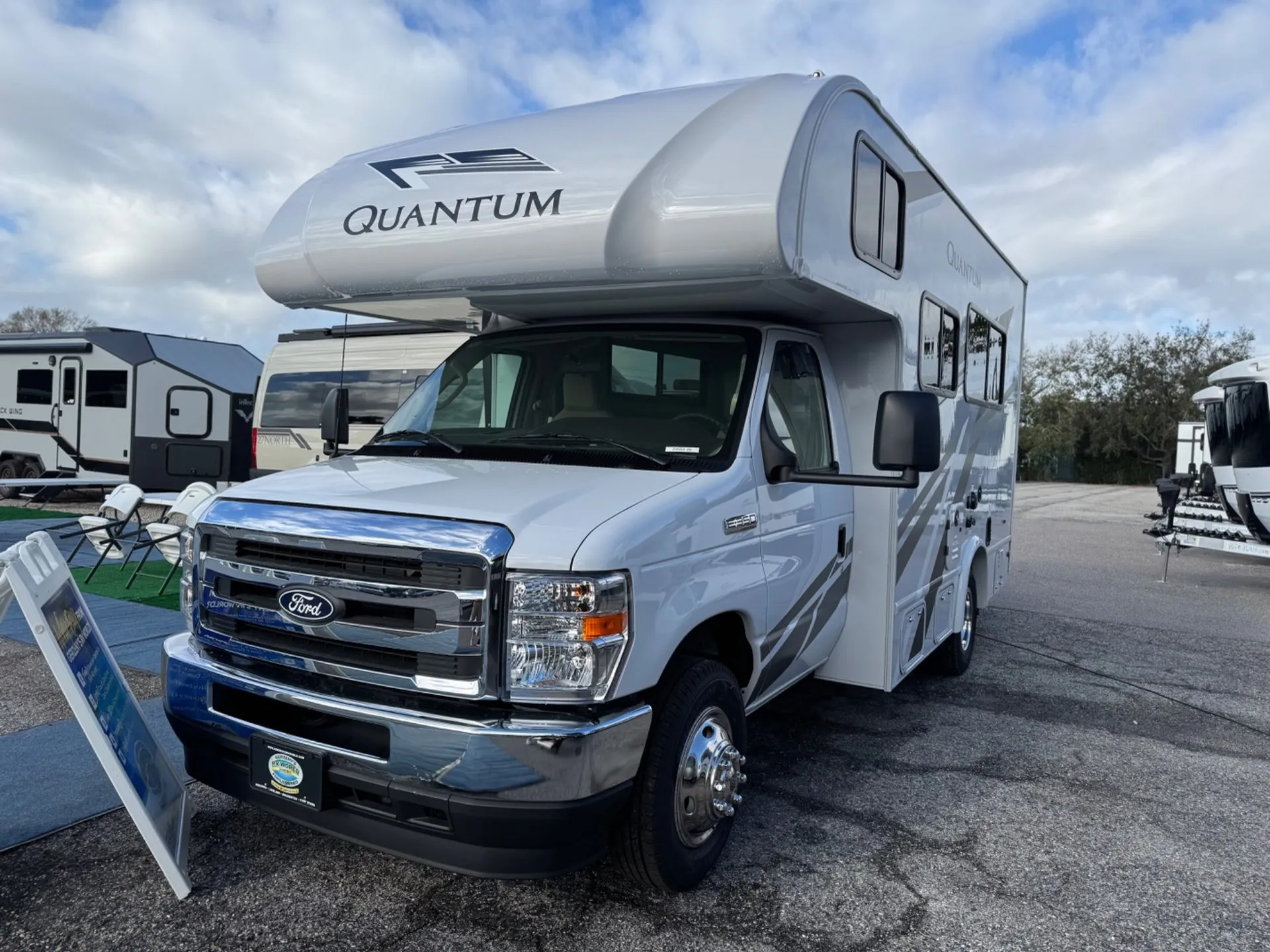 2026 Thor Motor Coach Quantum LX19 - Photo 3