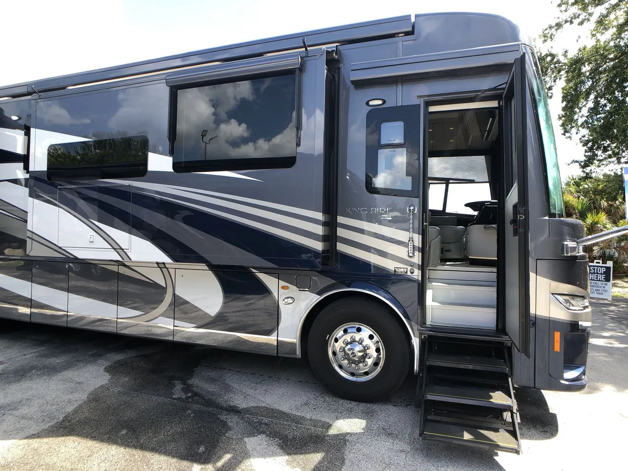 2021 Newmar King Aire 4531 - Photo 3