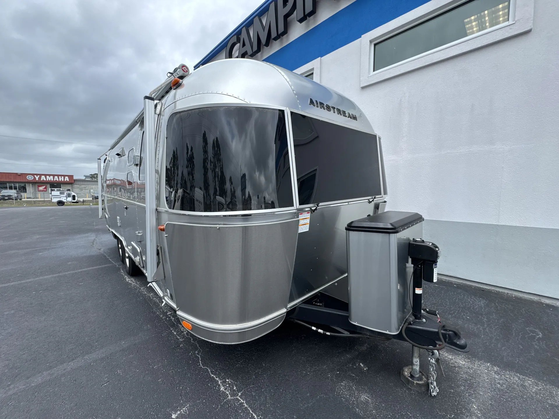 2023 Airstream International 25RB - Photo 2
