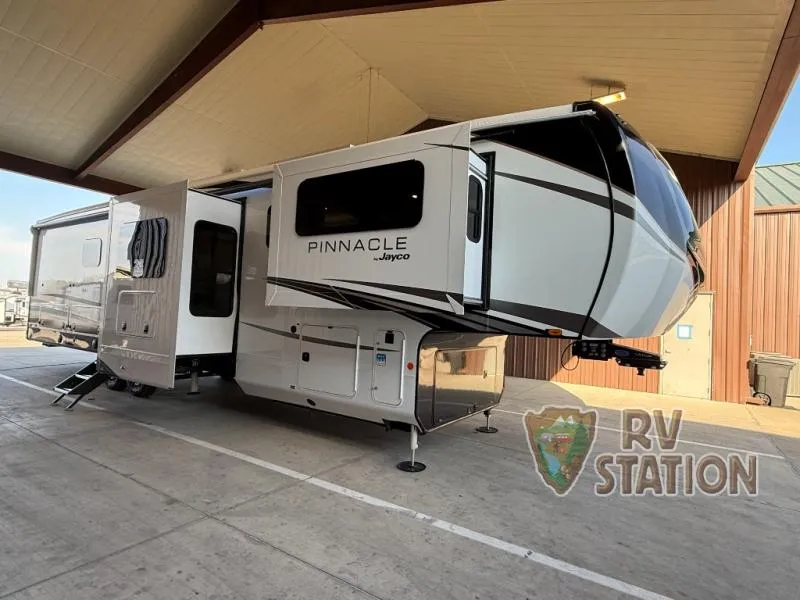 2026 Jayco Pinnacle 39FLOK - Photo 2