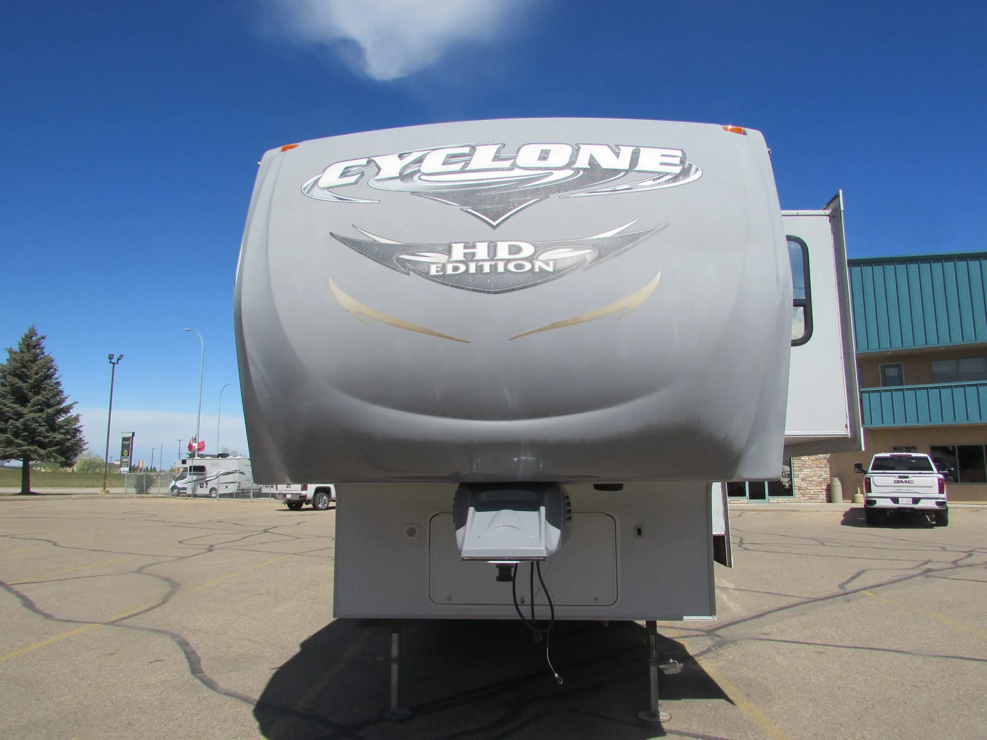 2011 Heartland Cyclone 3010 - Photo 2