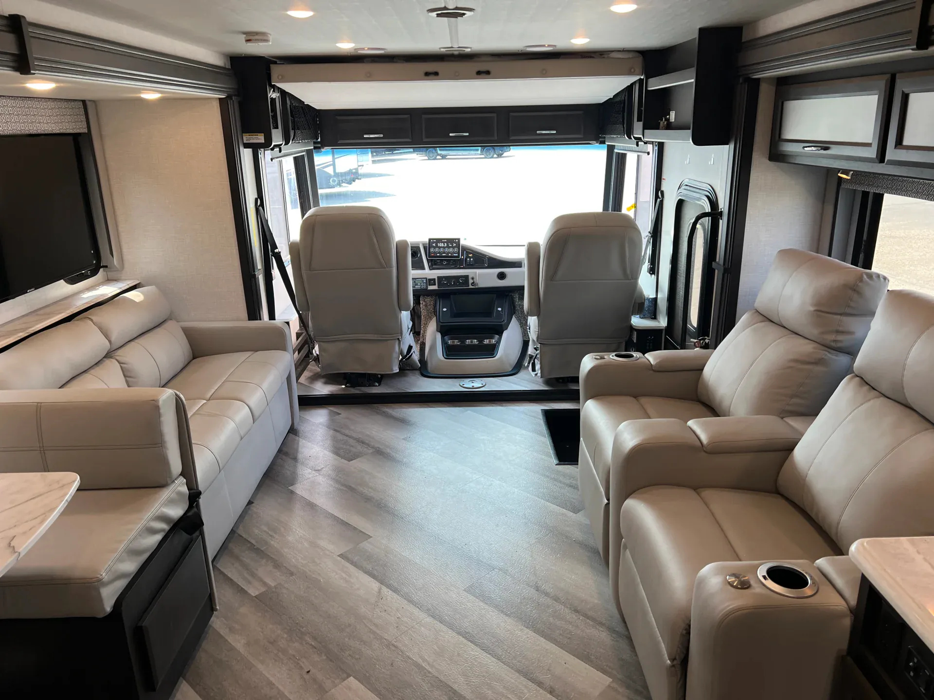 2024 Fleetwood Flex 35R - Photo 4