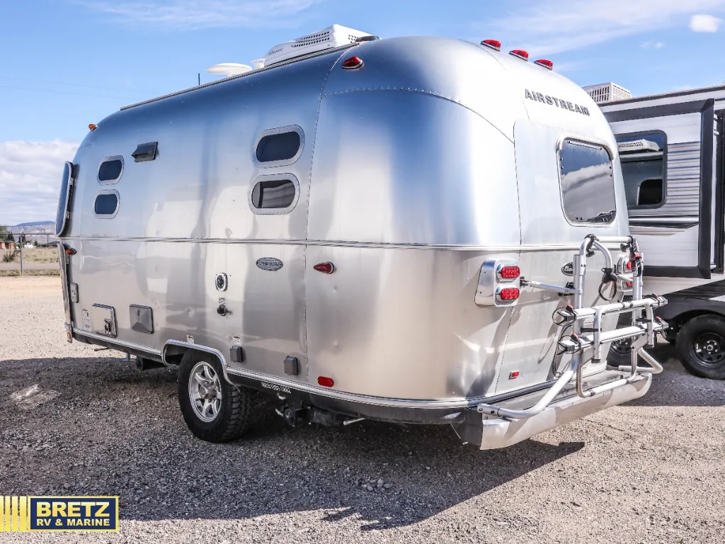 2017 Airstream Flying Cloud 19 - Photo 3