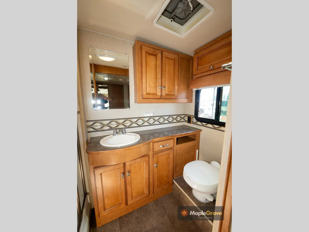 2014 Winnebago Vista 35B, Photos photo 54