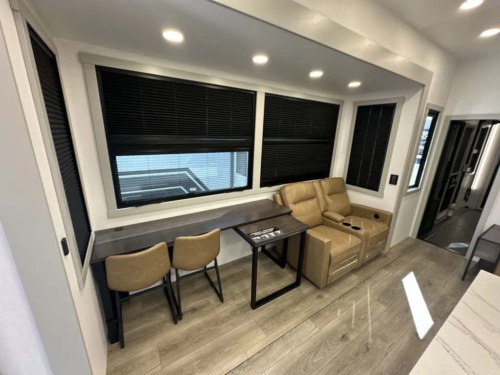 2026 Brinkley Model G 4100, Photos photo 14