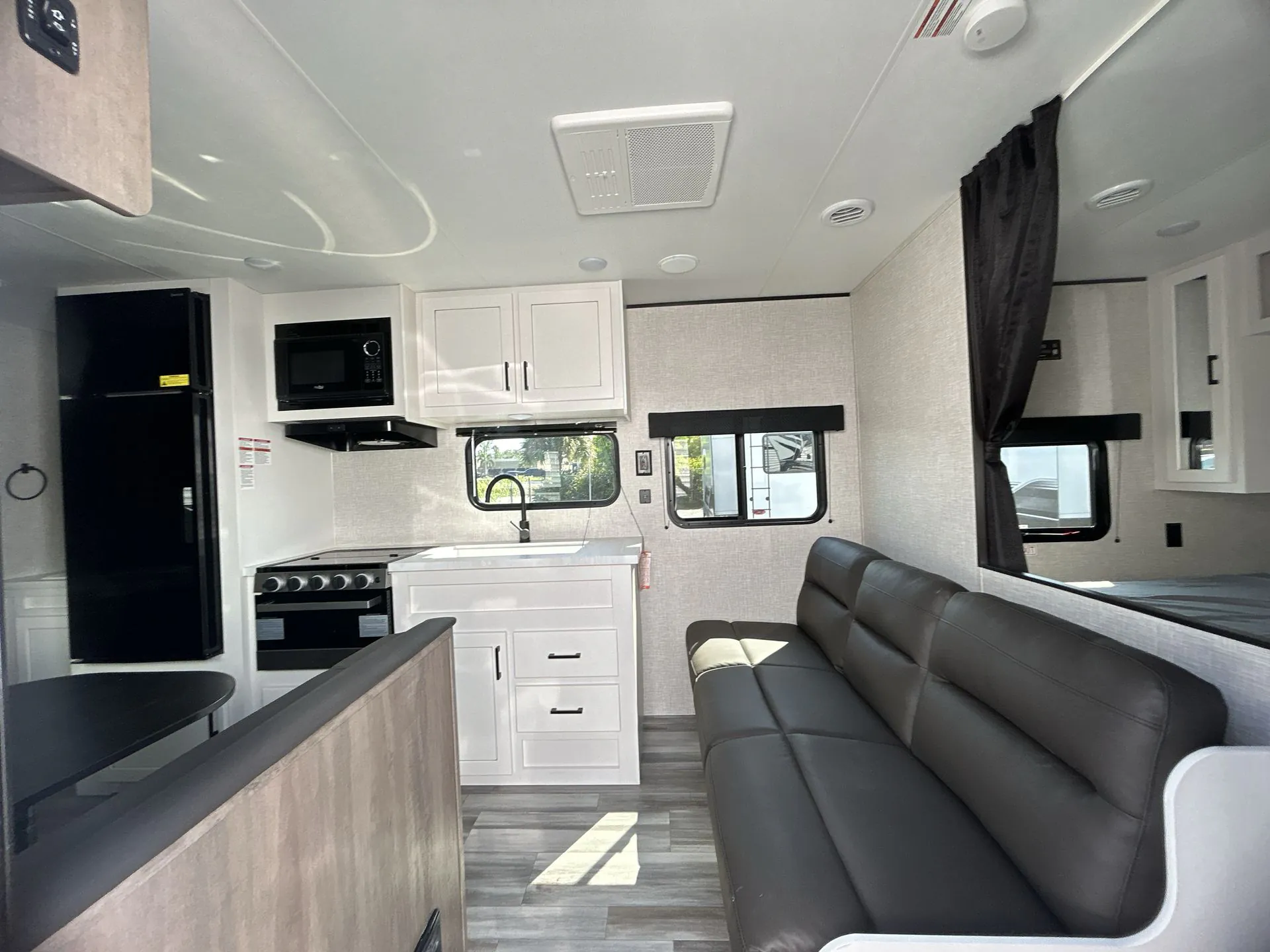 2024 Jayco Jay Flight SLX 260BH - Photo 3