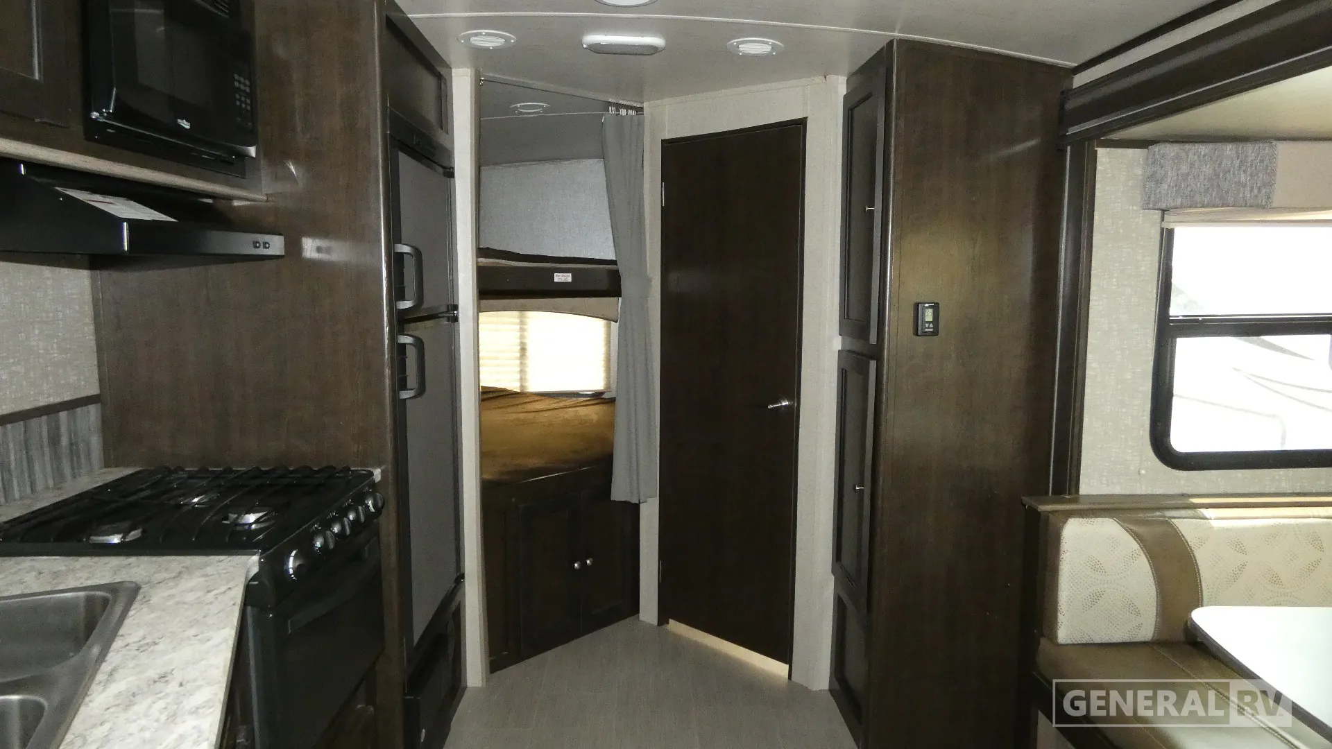 2017 Cruiser RV Shadow Cruiser 240BHS - Photo 3
