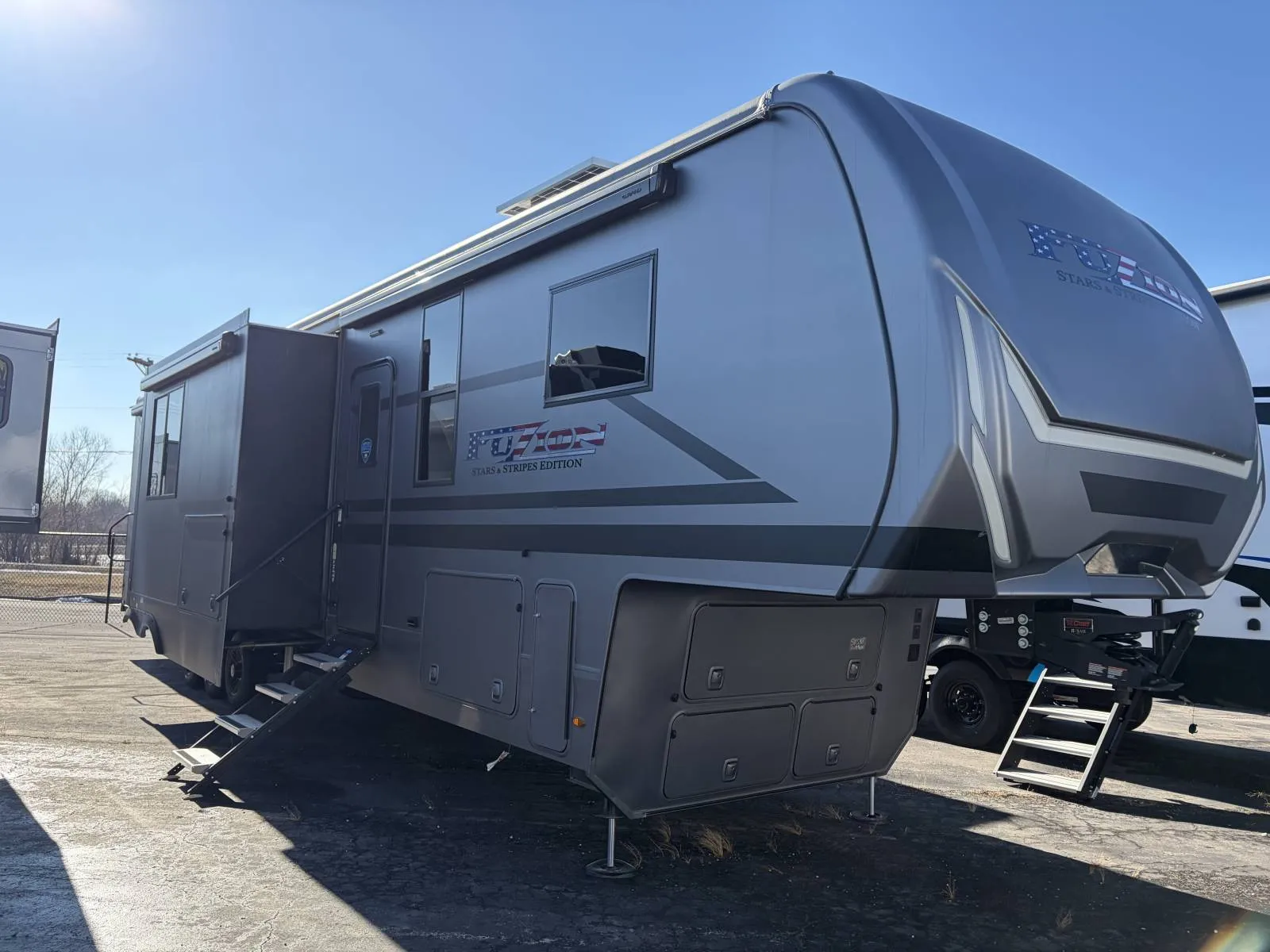 2025 Keystone FUZION 442 - Main photo