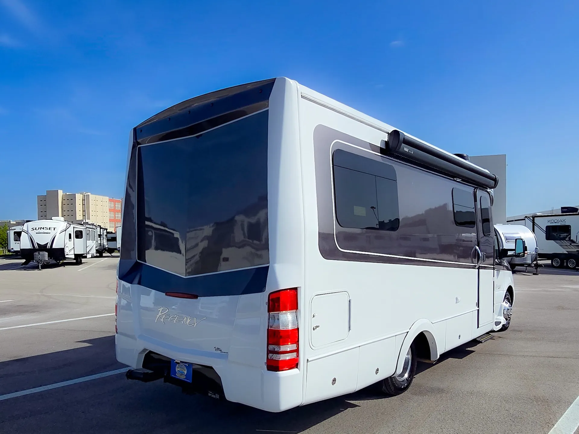 2023 Regency Ultra Brougham 25TBS - Photo 4