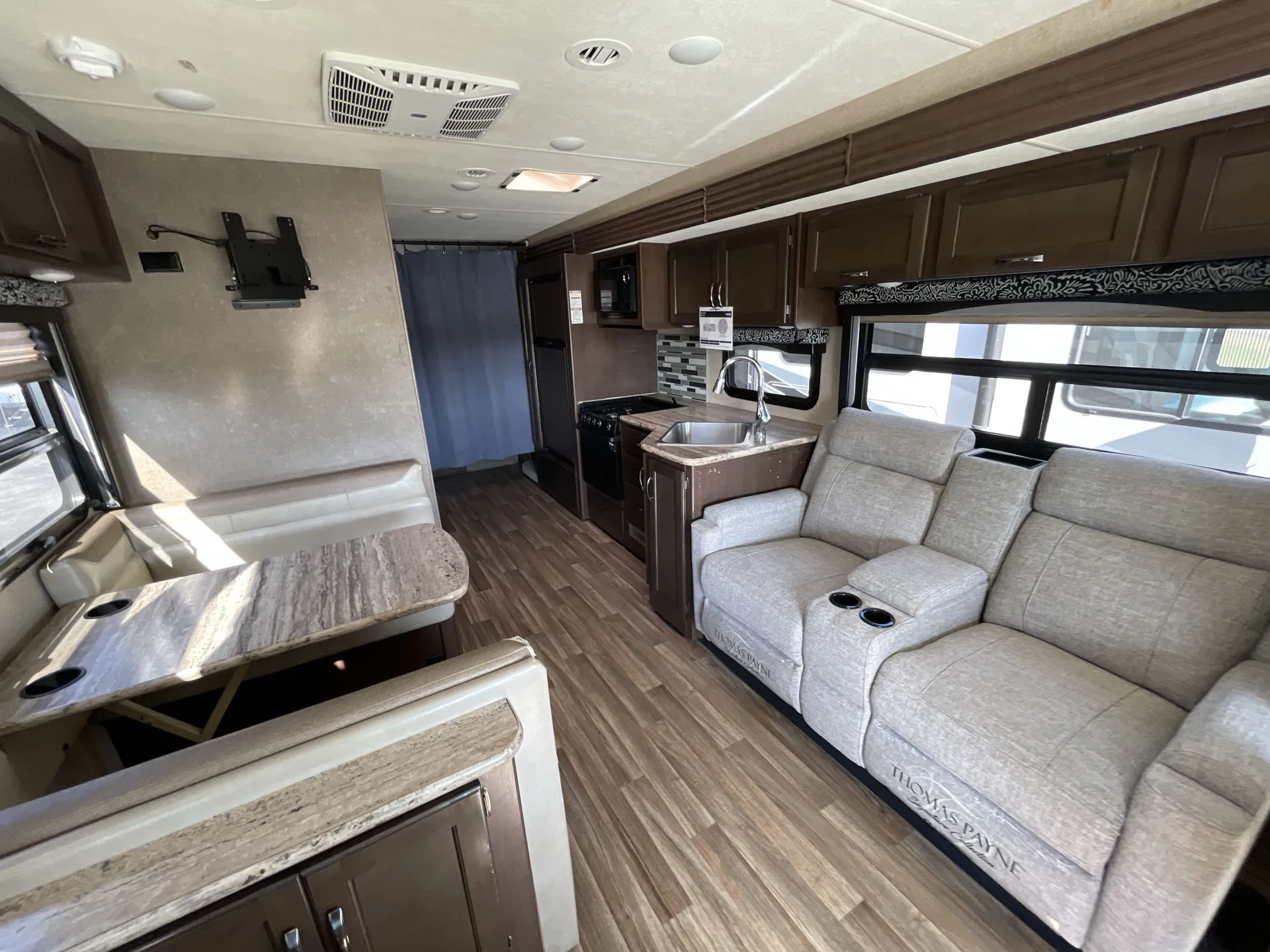 2019 Thor Motor Coach Ace 30.4 - Photo 3