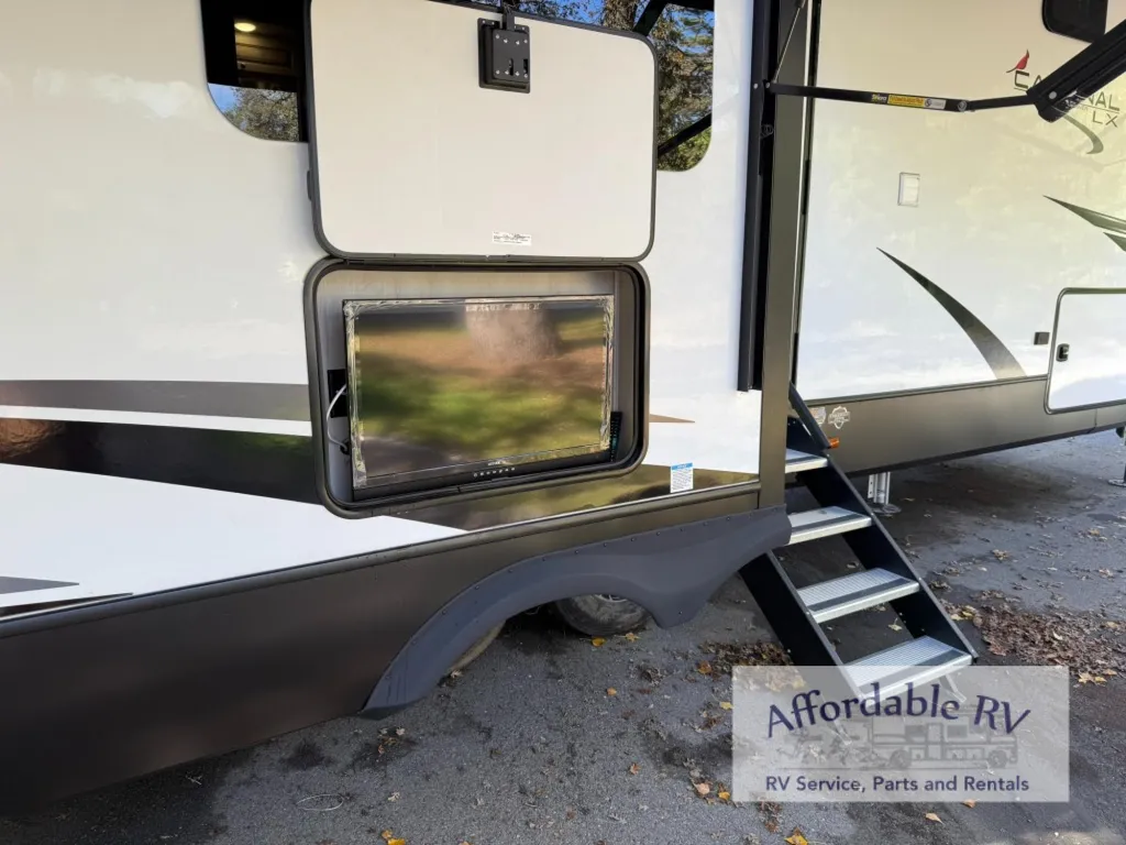 2022 Forest River Cardinal Luxury 380RLX, Photos photo 5