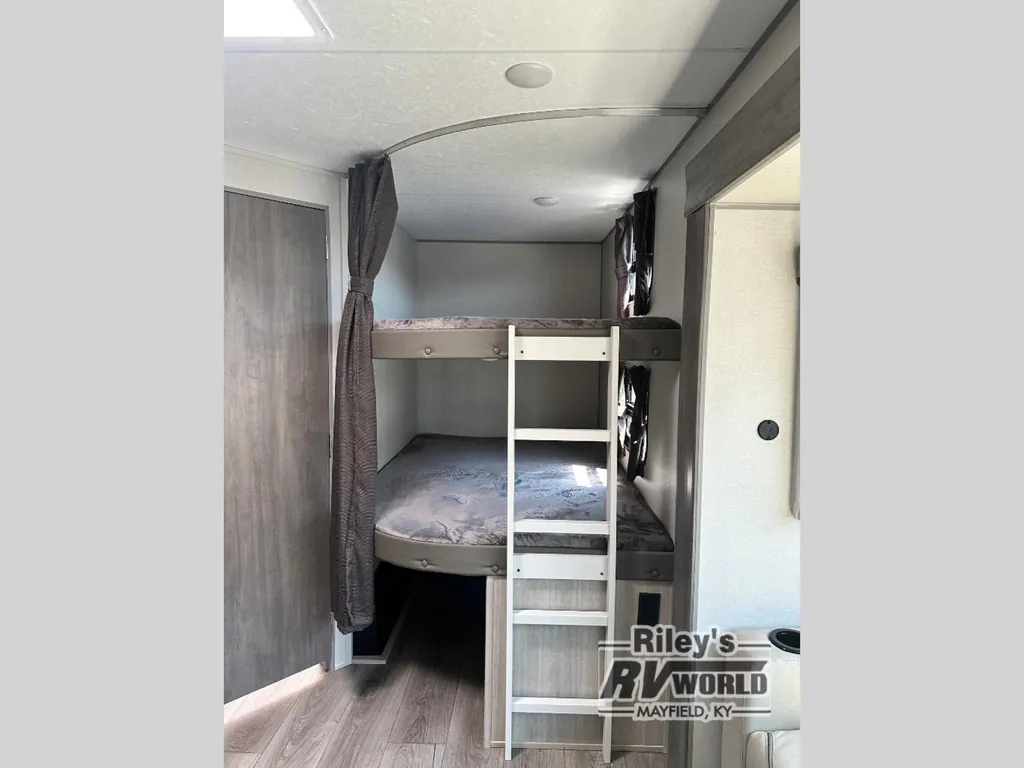 2026 Coachmen Catalina Legacy Edition 273DBHCK, Photos photo 24