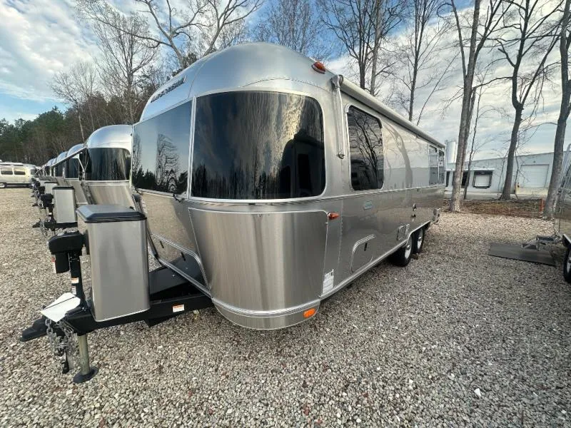 2026 Airstream Globetrotter - Photo 3