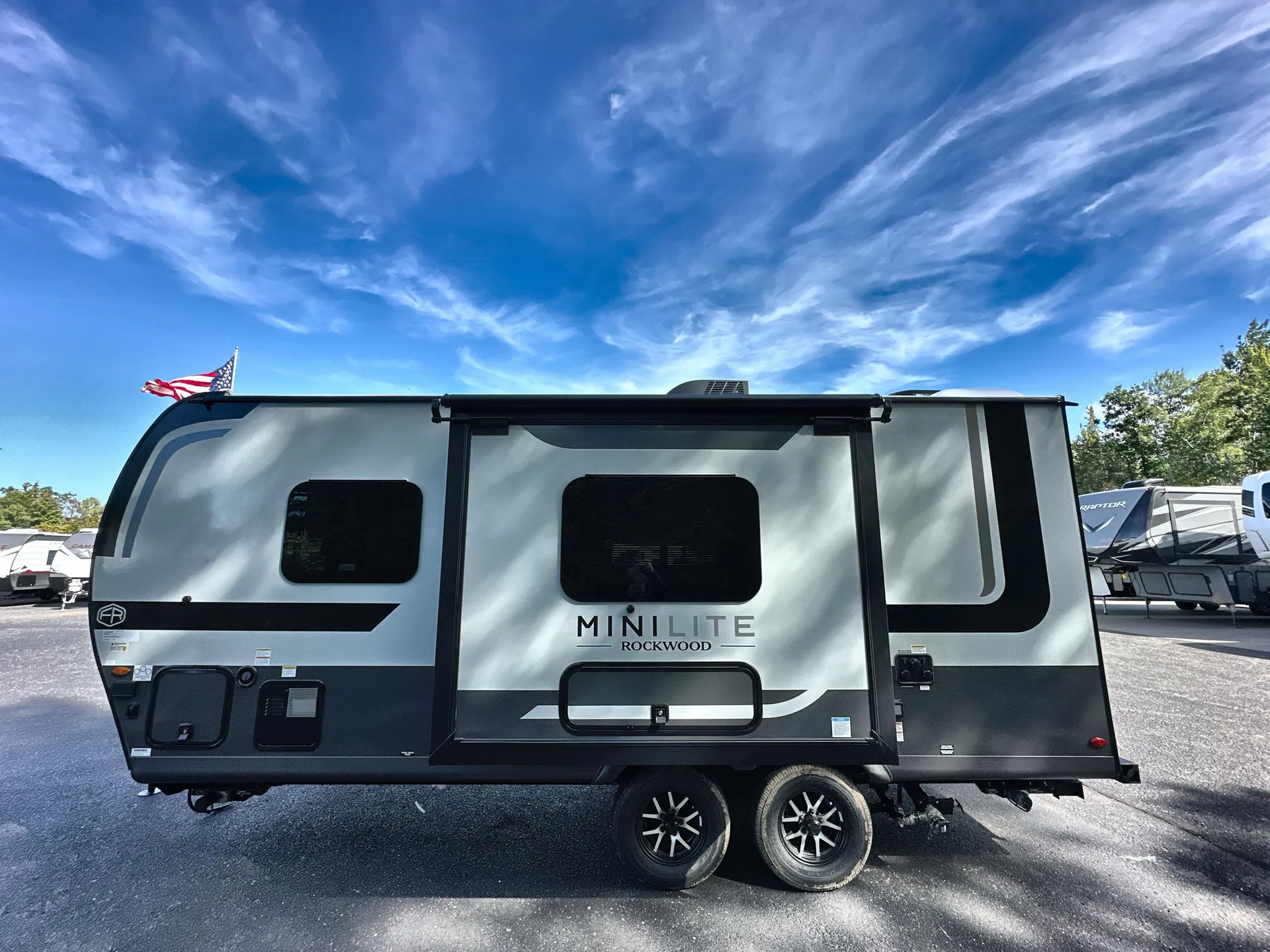 2027 Forest River Rockwood Mini Lite 2109S — off campside
