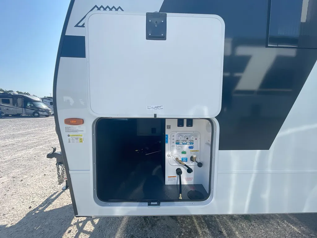 2026 Brinkley Model I 235, Photos photo 4