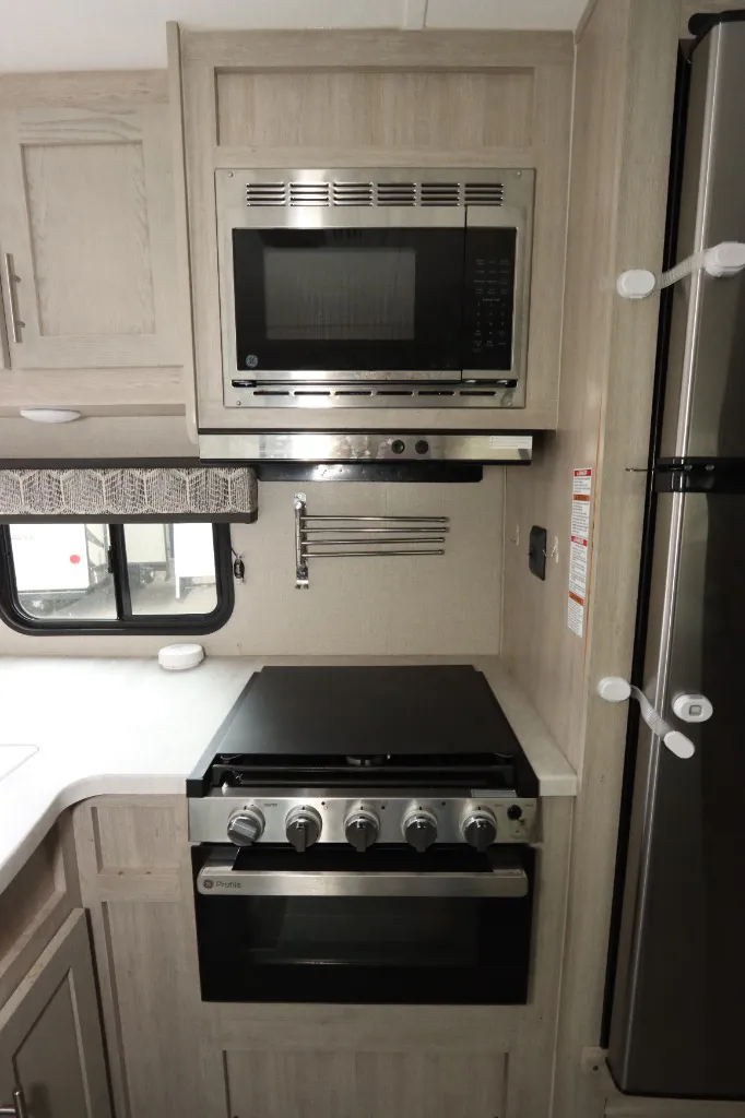 2023 Coachmen Catalina Legacy Edition 343BHTS (2 Queen Beds), Photos photo 5