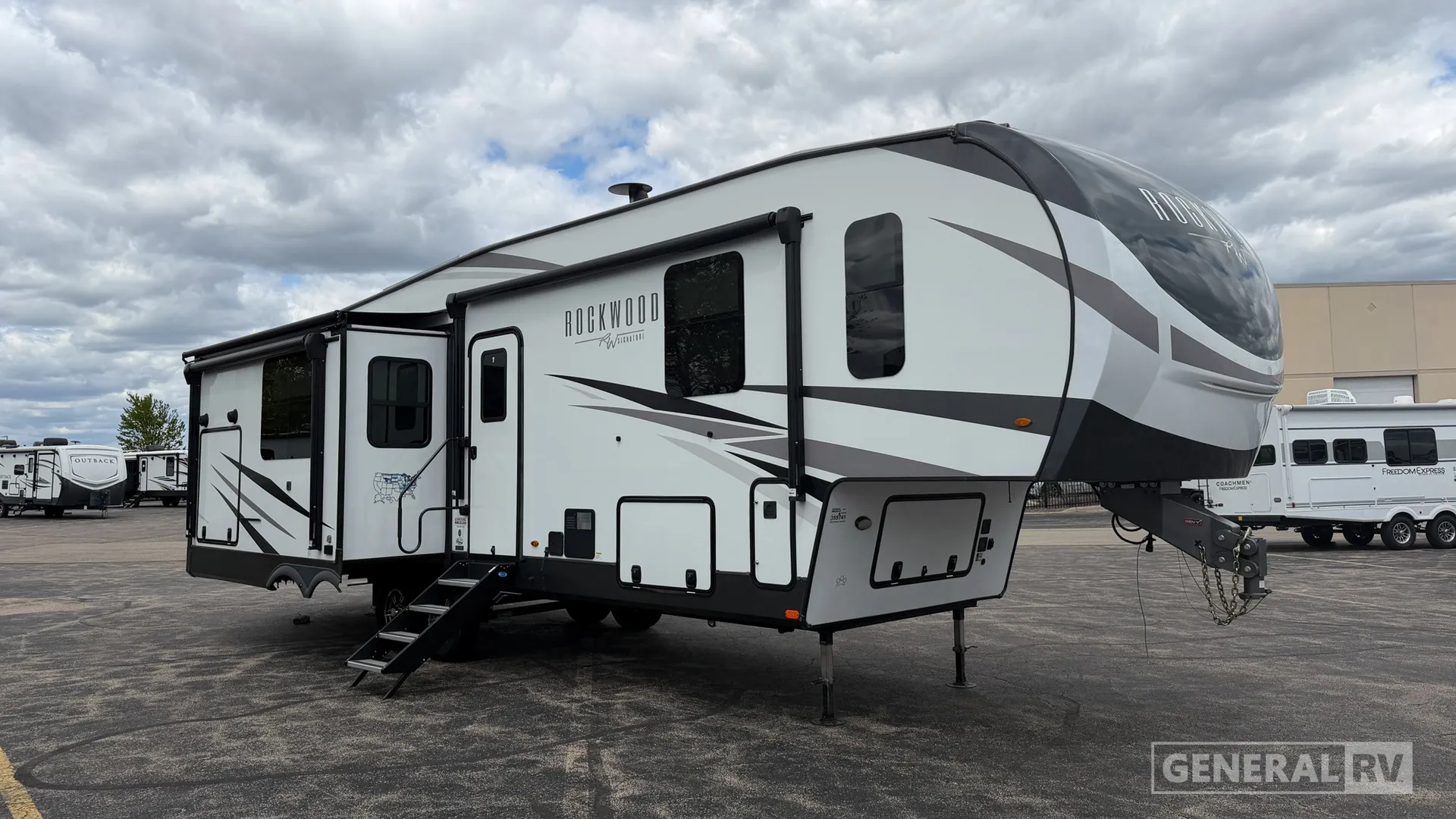 2023 Forest River Rockwood Signature Ultra Lite 8288SB - Photo 2