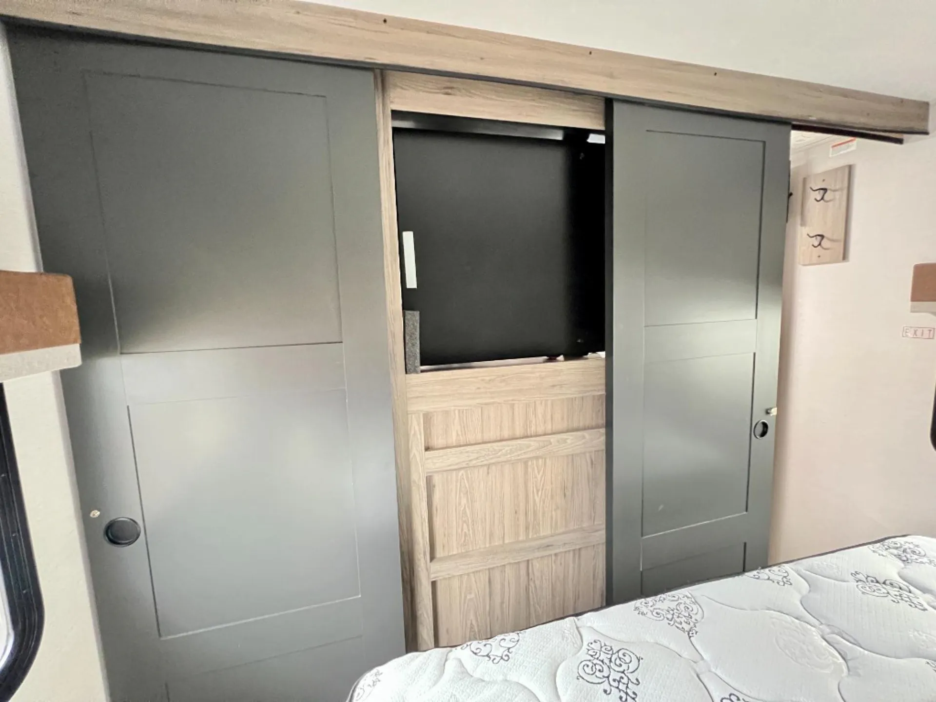 2024 Forest River Vibe 24DB - Photo 4