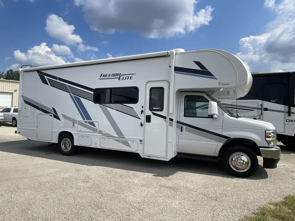 2025 Thor Motor Coach Freedom Elite 27HE, Photos photo 5