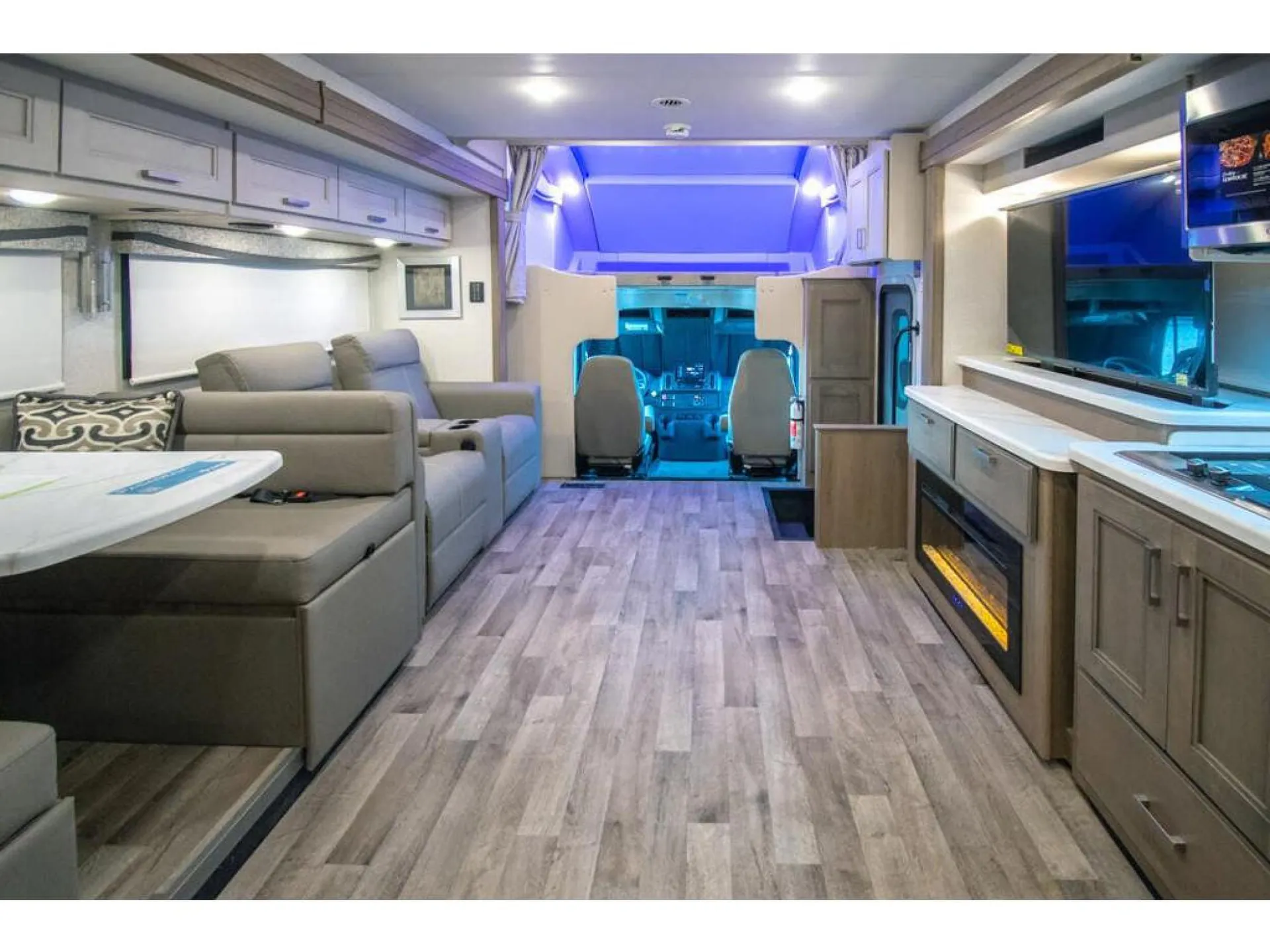 2026 Thor Motor Coach Pasadena 38DX - Photo 3