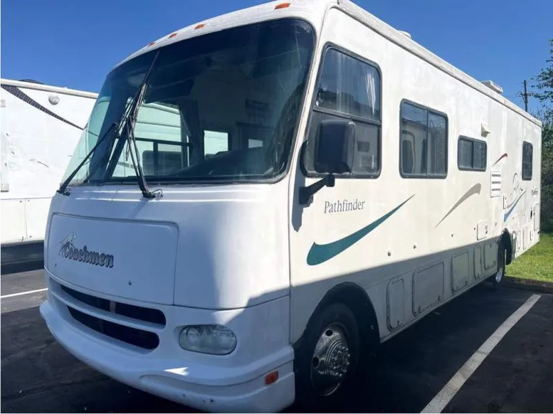 2002 Coachmen RV Pathfinder 300QB - Photo 2