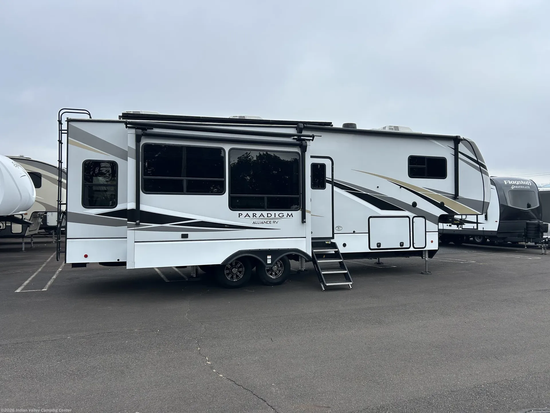 2021 Alliance RV Paradigm 310RL - Photo 4