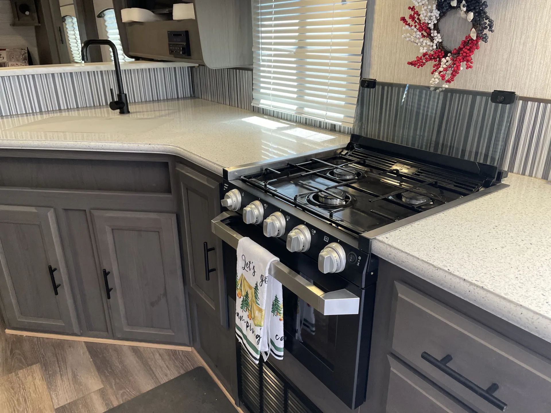 2021 Cruiser RV Fun Finder Xtreme Lite 21RB — living area main