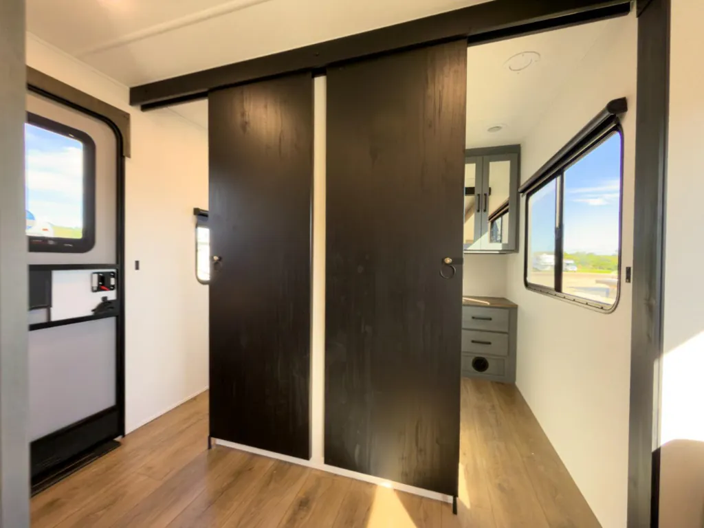 2027 Forest River Solaire 3150TBSS, Photos photo 21