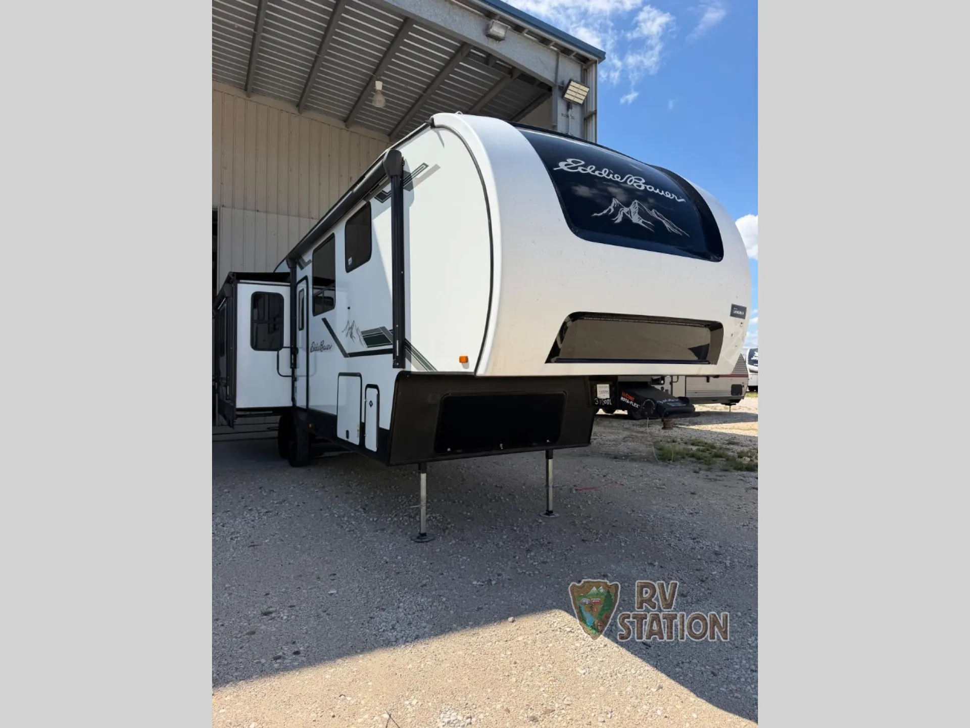 2024 Dutchmen Eddie Bauer 310RL - Photo 2