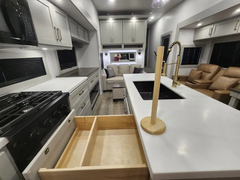 2025 Brinkley Model Z 3300, Photos photo 16