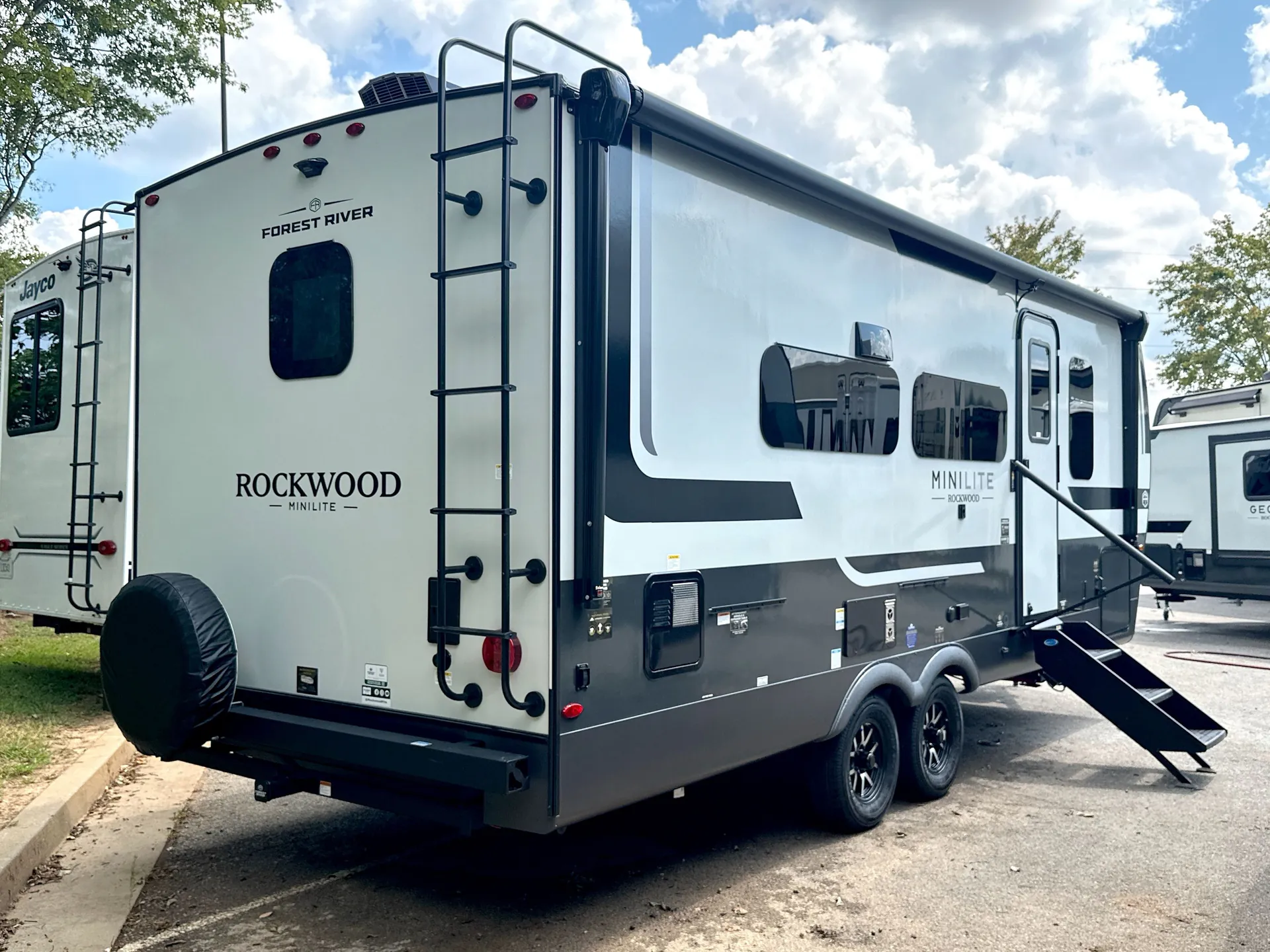 2027 Forest River Rockwood Mini Lite 2524FBT — campside