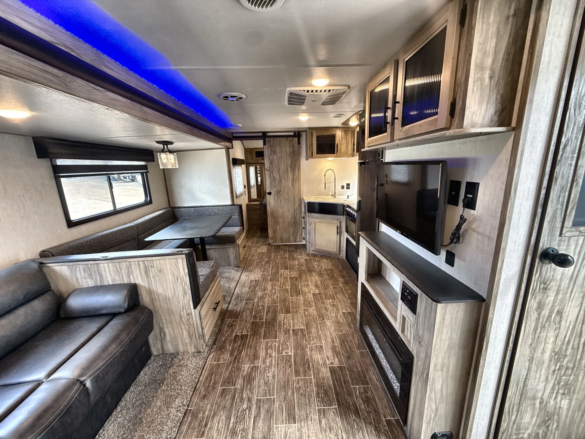2021 Forest River Cherokee Alpha Wolf 26RL-L — living area main