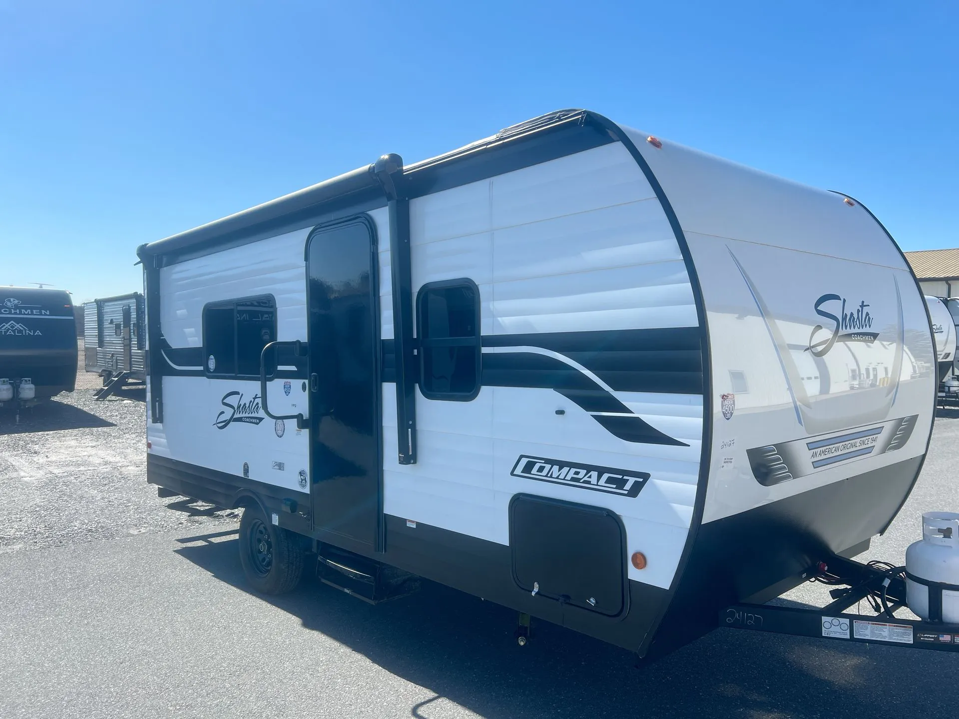 2026 Shasta RVs Compact 18FQ - Photo 4