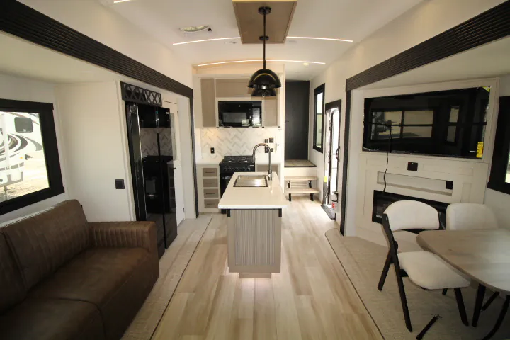 2027 Forest River Wildwood Heritage Glen 286RL — Photo 5