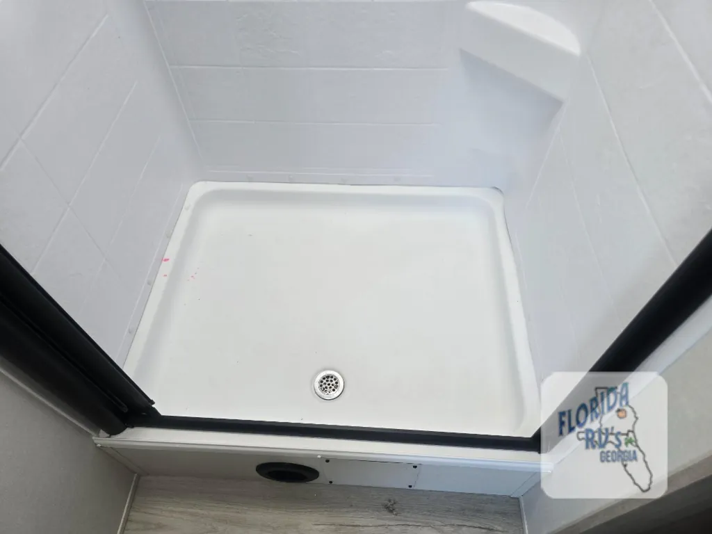 2027 East to West Della Terra 272RL, Photos photo 43