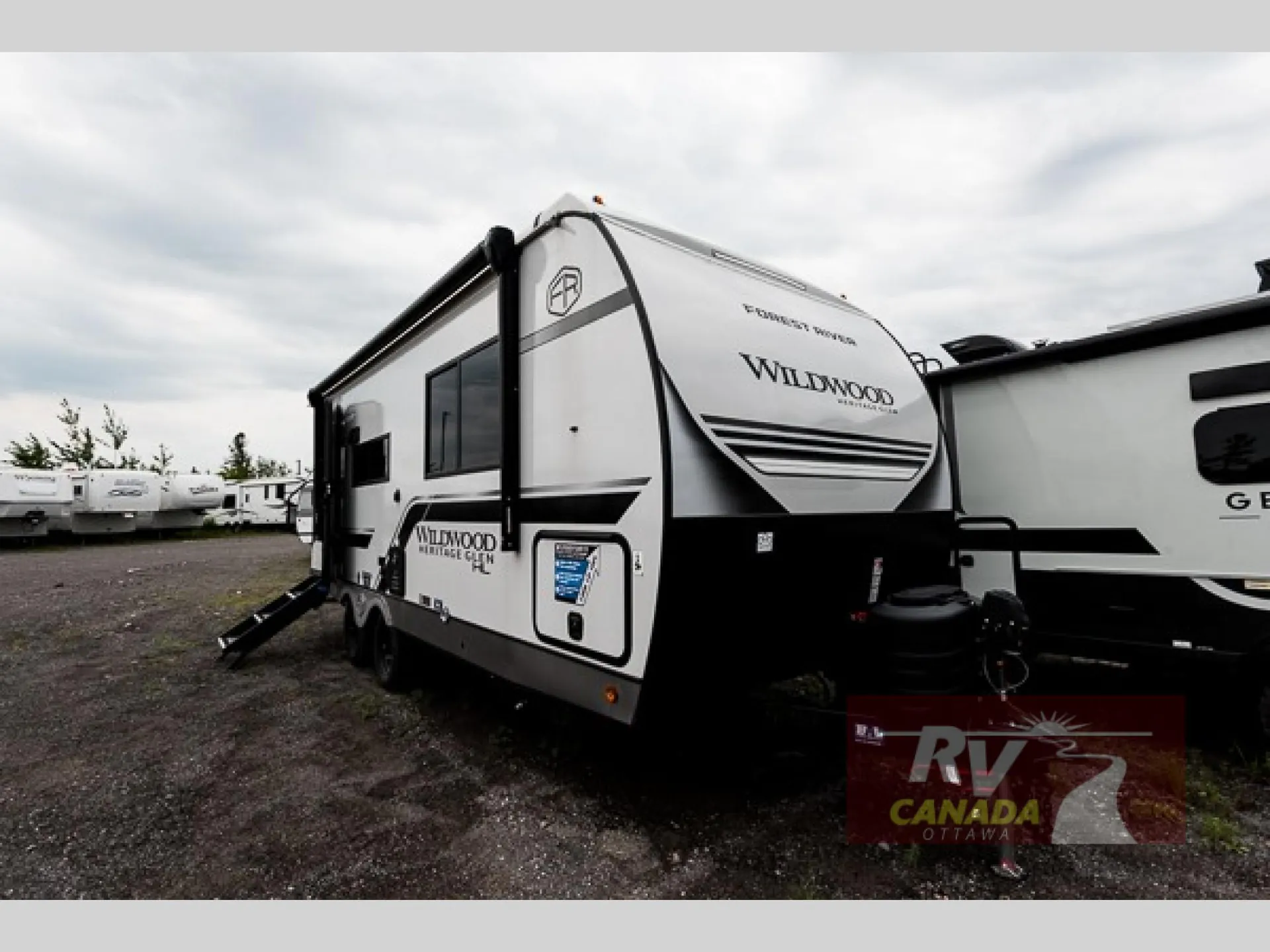 2027 Forest River Wildwood Heritage Glen Hyper-Lyte 21RBHL dealer photo 1 from RV Canada Ottawa